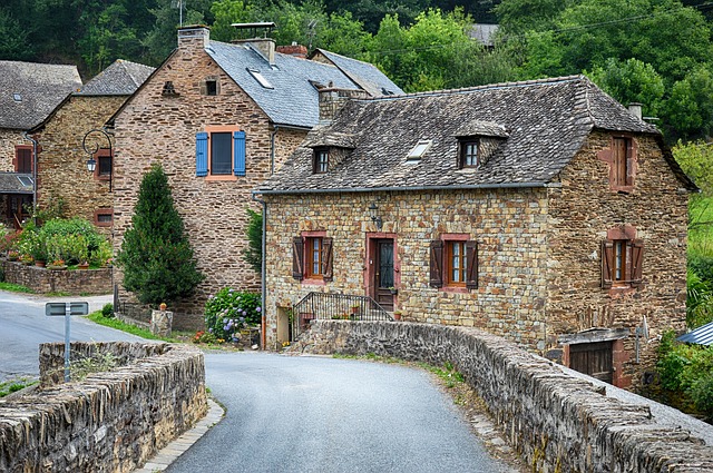 Visiter le plus beau village de France: Que faire en premier lieu?